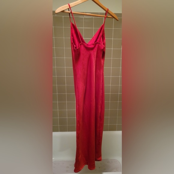 Red slip dress with slit - Picture 3 of 6